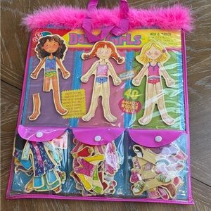 Daisy Girls Shure Magnetic Wooden Dress-Up Set